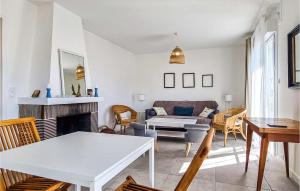 Appartements Awesome apartment in Bourcefranc-le-Chapus with WiFi and 2 Bedrooms : photos des chambres