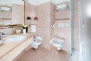 Superior Triple Room with Sea View room in Hotel Admiral