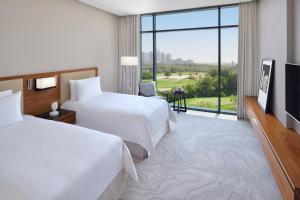 Golf View Deluxe Room Twin  room in Vida Emirates Hills