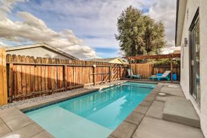 4 Mi to Airport Poolside Retreat in Palm Springs!