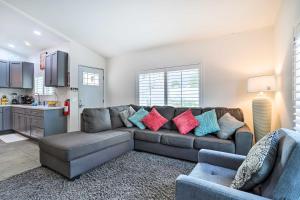 4 Mi to Airport Poolside Retreat in Palm Springs!