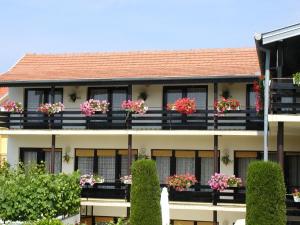 Rooms in Vodice with balcony, air conditioning, WiFi 4826-1 