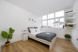 Oval Panther House