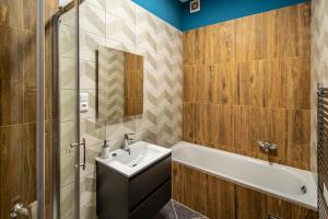 National Museum 3BDR Golden Stork Spot