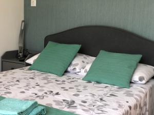 kings tower by Férias em Figueira