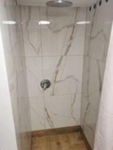 Niezależny apartament w domku jednorodzinnym