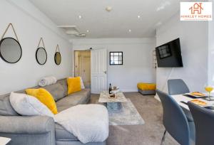 Spacious Apartment In The Centre Of Bridgwater Ideal for Contractors & Group Stays By Hinkley Homes Short Lets & Serviced Accommodation