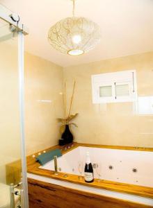 Beautiful spacious two bed facing the Ocean!