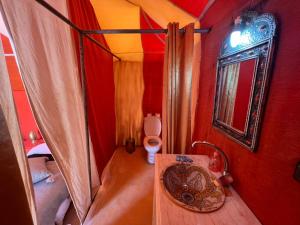 Roses desert camp