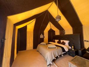 Roses desert camp