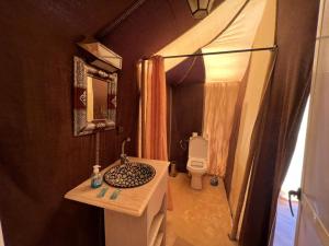 Roses desert camp