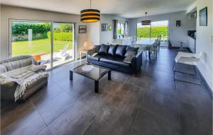 Maisons de vacances Holiday Home Lilia Plouguerneau With Sea View 02 : photos des chambres