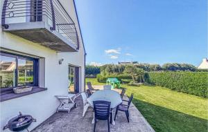 Maisons de vacances Holiday Home Lilia Plouguerneau With Sea View 02 : photos des chambres