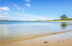 Maisons de vacances Holiday Home Lilia Plouguerneau With Sea View 02 : photos des chambres