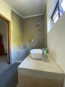 Comfortable Spacious Garden Cottage