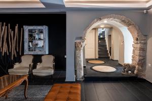 The Hadrian Wall - A Historic Acropolis Villa