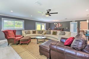 3 Mi to Dtwn Bradenton: Home w/ Yard!
