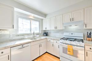 Lodi Escape with Private Hot Tub Less Than 1 Mi to Dtwn