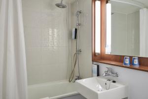 Hotels Kyriad Brie-Comte-Robert : Chambre Double