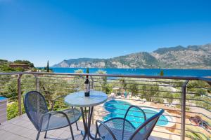 Superior Double or Twin Room with Lake View room in Hotel Campagnola