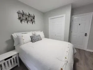 One room for rent shared bathroom and kitchen - Wethersfield