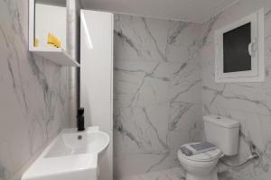 Fully renovated 1 bedroom condo