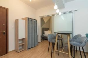 Fully renovated 1 bedroom condo