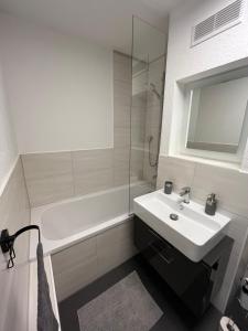 Neue 45 QM Eigentumswohnung, Balkon, Tiefgarage