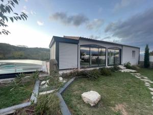 Villas Villa contemporaine avec piscine et spa : photos des chambres