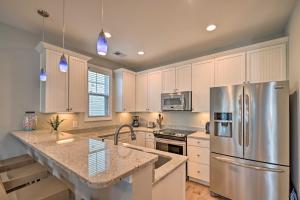 Luxury Barefoot Resort Retreat: Pool, Marina Views