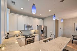 Luxury Barefoot Resort Retreat: Pool, Marina Views