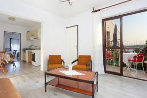 Apartments by the sea Rogoznica - 7558