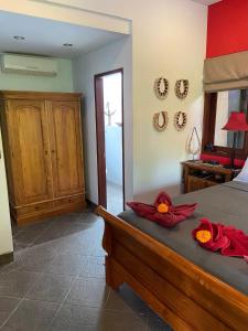 Spacious 4-bedroom garden villa