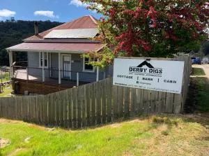 Derby Digs Cottage - Gladstone