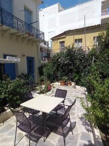 The -300 -a centrally located heritage home