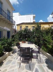 The -300 -a centrally located heritage home