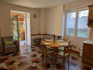 Maisons de vacances Gite Vouthon, 3 pieces, 4 personnes - FR-1-653-6 : photos des chambres