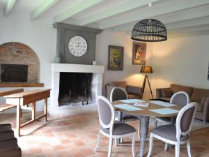 Gîte spacieux avec jardin, piscine, cheminée, et équipements bébé au cœur des vignes du Cognac - FR-1-653-59