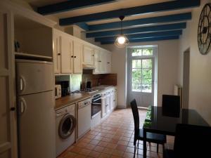 Gîte spacieux avec jardin, piscine, cheminée, et équipements bébé au cœur des vignes du Cognac - FR-1-653-59