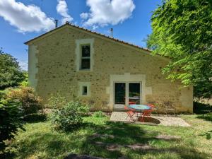 Gîte Guizengeard, 3 pièces, 4 personnes - FR-1-653-191