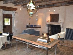 Maisons de vacances Gite Beaulieu-sur-Sonnette, 2 pieces, 2 personnes - FR-1-653-219 : photos des chambres