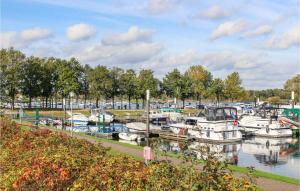 Awesome Home In Well With Kitchen