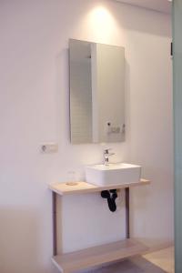 Phòng Deluxe giường Queen (Deluxe Queen Room)