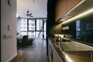 Scarletz KLCC Luxury Romantic Couple Getaway 2pax