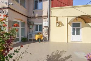 Stone Gate Apartment #3