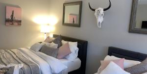 Classy, Cozy, Close to downtown