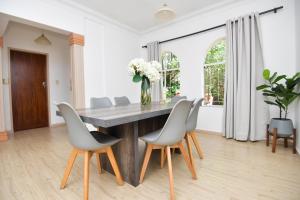 Spacious Menlyn Maine Villa