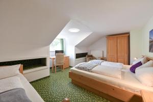 Basic Triple Room with Bathroom on Floor room in Pension Freiheit