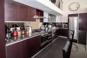 Stunning 2 Bedroomed Loft-style penthouse (712)