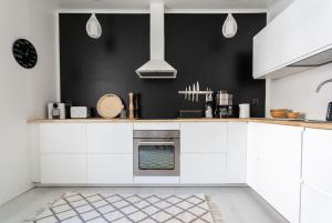 Luminous 1BR apt next to Puu-Vallilla